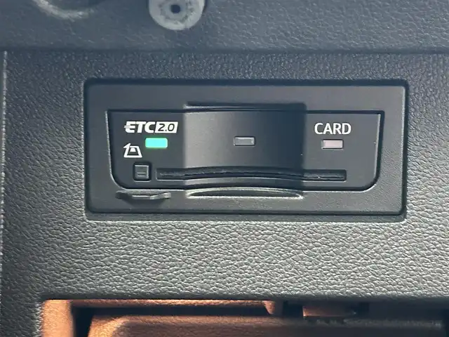 フォルクスワーゲン ＶＷ Ｔ－ロック TDI Rライン 熊本県 2021(令3)年 2万km ホワイトシルバーメタリック 禁煙車　/純正ナビ（ＡｐｐｌＣａｒＰｌａｙ・ＡｎｄｒｏｉｄＡｕｔｏ・フルセグ・ＢＴ・ＵＳＢ）/社外前後ドライブレコーダー　/ETC2.0/レーダークルーズコントロール/前後クリアランスソナー　/パワーバックドア　/衝突軽減ブレーキ/ブラインドスポットモニター/アイドリングストップ/横滑り防止　/純正フロアマット/ハーフレザーシート/純正19インチAW/オートライト/LEDヘッドライト/フォグライト/スマートキー/プッシュスタート/スペアキー1本/取扱説明書