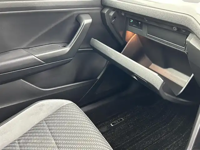フォルクスワーゲン ＶＷ Ｔ－ロック TDI Rライン 熊本県 2021(令3)年 2万km ホワイトシルバーメタリック 禁煙車　/純正ナビ（ＡｐｐｌＣａｒＰｌａｙ・ＡｎｄｒｏｉｄＡｕｔｏ・フルセグ・ＢＴ・ＵＳＢ）/社外前後ドライブレコーダー　/ETC2.0/レーダークルーズコントロール/前後クリアランスソナー　/パワーバックドア　/衝突軽減ブレーキ/ブラインドスポットモニター/アイドリングストップ/横滑り防止　/純正フロアマット/ハーフレザーシート/純正19インチAW/オートライト/LEDヘッドライト/フォグライト/スマートキー/プッシュスタート/スペアキー1本/取扱説明書