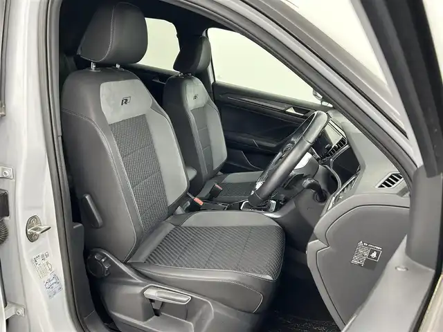 フォルクスワーゲン ＶＷ Ｔ－ロック TDI Rライン 熊本県 2021(令3)年 2万km ホワイトシルバーメタリック 禁煙車　/純正ナビ（ＡｐｐｌＣａｒＰｌａｙ・ＡｎｄｒｏｉｄＡｕｔｏ・フルセグ・ＢＴ・ＵＳＢ）/社外前後ドライブレコーダー　/ETC2.0/レーダークルーズコントロール/前後クリアランスソナー　/パワーバックドア　/衝突軽減ブレーキ/ブラインドスポットモニター/アイドリングストップ/横滑り防止　/純正フロアマット/ハーフレザーシート/純正19インチAW/オートライト/LEDヘッドライト/フォグライト/スマートキー/プッシュスタート/スペアキー1本/取扱説明書