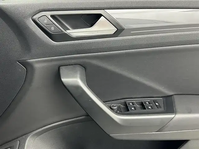 フォルクスワーゲン ＶＷ Ｔ－ロック TDI Rライン 熊本県 2021(令3)年 2万km ホワイトシルバーメタリック 禁煙車　/純正ナビ（ＡｐｐｌＣａｒＰｌａｙ・ＡｎｄｒｏｉｄＡｕｔｏ・フルセグ・ＢＴ・ＵＳＢ）/社外前後ドライブレコーダー　/ETC2.0/レーダークルーズコントロール/前後クリアランスソナー　/パワーバックドア　/衝突軽減ブレーキ/ブラインドスポットモニター/アイドリングストップ/横滑り防止　/純正フロアマット/ハーフレザーシート/純正19インチAW/オートライト/LEDヘッドライト/フォグライト/スマートキー/プッシュスタート/スペアキー1本/取扱説明書
