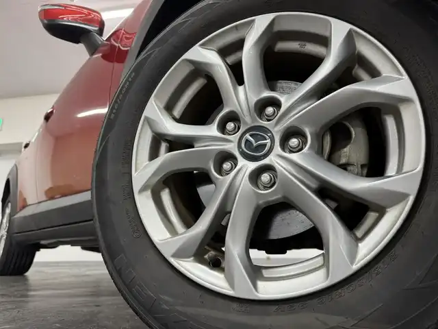 マツダ ＣＸ－３ XD ツーリング 三重県 2015(平27)年 6.3万km ソウルレッドプレミアムメタリック 1.5 ディーゼルターボ/FF/MTモード付フロア6AT/純正 7インチナビ/（AM/FM/aha/Stitcher/Bluetooth/USB/AUX/【OP】CD/DVD/TV）/バックカメラ/BOSEサウンドシステム（7スピーカー）/ビルトイン ETC/安全/・【OP】スマートブレーキサポート［SBS］/・スマートシティブレーキサポート［SCBS］/・【OP】車線逸脱警報システム［LDWS］/・【OP】マツダレーダークルーズコントロール［MRCC］/・【OP】ハイビームコントロールシステム［HBC］/・ブラインドスポットモニタリング［BSM］/装備/・ハーフレザーシート/・オートエアコン/・オートライト/・LEDヘッドライト/・オートワイパー/・アクティブドライビングディスプレイ/・プッシュスタート/・電動格納ドアミラー/・純正18inAW/・アドバンストキーx2