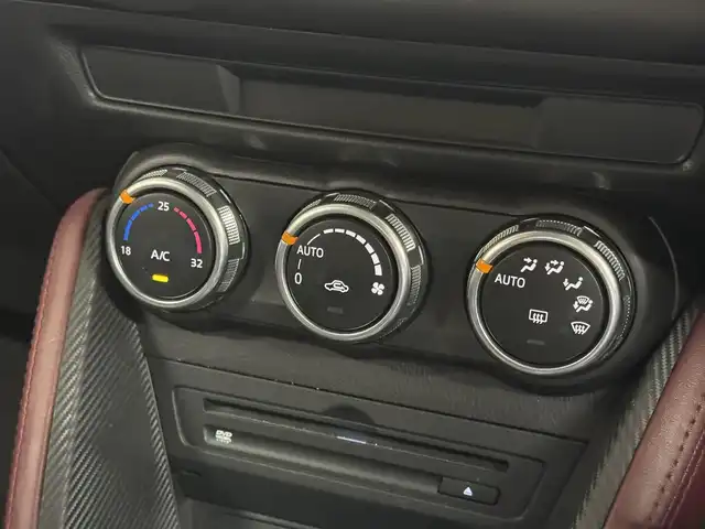 マツダ ＣＸ－３ XD ツーリング 三重県 2015(平27)年 6.3万km ソウルレッドプレミアムメタリック 1.5 ディーゼルターボ/FF/MTモード付フロア6AT/純正 7インチナビ/（AM/FM/aha/Stitcher/Bluetooth/USB/AUX/【OP】CD/DVD/TV）/バックカメラ/BOSEサウンドシステム（7スピーカー）/ビルトイン ETC/安全/・【OP】スマートブレーキサポート［SBS］/・スマートシティブレーキサポート［SCBS］/・【OP】車線逸脱警報システム［LDWS］/・【OP】マツダレーダークルーズコントロール［MRCC］/・【OP】ハイビームコントロールシステム［HBC］/・ブラインドスポットモニタリング［BSM］/装備/・ハーフレザーシート/・オートエアコン/・オートライト/・LEDヘッドライト/・オートワイパー/・アクティブドライビングディスプレイ/・プッシュスタート/・電動格納ドアミラー/・純正18inAW/・アドバンストキーx2
