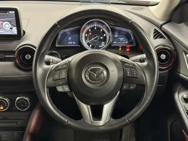 マツダ ＣＸ－３ XD ツーリング 三重県 2015(平27)年 6.3万km ソウルレッドプレミアムメタリック 1.5 ディーゼルターボ/FF/MTモード付フロア6AT/純正 7インチナビ/（AM/FM/aha/Stitcher/Bluetooth/USB/AUX/【OP】CD/DVD/TV）/バックカメラ/BOSEサウンドシステム（7スピーカー）/ビルトイン ETC/安全/・【OP】スマートブレーキサポート［SBS］/・スマートシティブレーキサポート［SCBS］/・【OP】車線逸脱警報システム［LDWS］/・【OP】マツダレーダークルーズコントロール［MRCC］/・【OP】ハイビームコントロールシステム［HBC］/・ブラインドスポットモニタリング［BSM］/装備/・ハーフレザーシート/・オートエアコン/・オートライト/・LEDヘッドライト/・オートワイパー/・アクティブドライビングディスプレイ/・プッシュスタート/・電動格納ドアミラー/・純正18inAW/・アドバンストキーx2