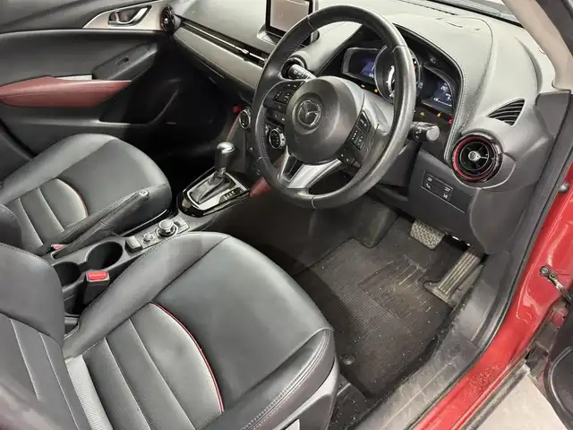 マツダ ＣＸ－３ XD ツーリング 三重県 2015(平27)年 6.3万km ソウルレッドプレミアムメタリック 1.5 ディーゼルターボ/FF/MTモード付フロア6AT/純正 7インチナビ/（AM/FM/aha/Stitcher/Bluetooth/USB/AUX/【OP】CD/DVD/TV）/バックカメラ/BOSEサウンドシステム（7スピーカー）/ビルトイン ETC/安全/・【OP】スマートブレーキサポート［SBS］/・スマートシティブレーキサポート［SCBS］/・【OP】車線逸脱警報システム［LDWS］/・【OP】マツダレーダークルーズコントロール［MRCC］/・【OP】ハイビームコントロールシステム［HBC］/・ブラインドスポットモニタリング［BSM］/装備/・ハーフレザーシート/・オートエアコン/・オートライト/・LEDヘッドライト/・オートワイパー/・アクティブドライビングディスプレイ/・プッシュスタート/・電動格納ドアミラー/・純正18inAW/・アドバンストキーx2
