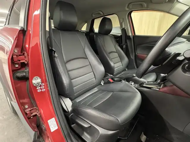 マツダ ＣＸ－３ XD ツーリング 三重県 2015(平27)年 6.3万km ソウルレッドプレミアムメタリック 1.5 ディーゼルターボ/FF/MTモード付フロア6AT/純正 7インチナビ/（AM/FM/aha/Stitcher/Bluetooth/USB/AUX/【OP】CD/DVD/TV）/バックカメラ/BOSEサウンドシステム（7スピーカー）/ビルトイン ETC/安全/・【OP】スマートブレーキサポート［SBS］/・スマートシティブレーキサポート［SCBS］/・【OP】車線逸脱警報システム［LDWS］/・【OP】マツダレーダークルーズコントロール［MRCC］/・【OP】ハイビームコントロールシステム［HBC］/・ブラインドスポットモニタリング［BSM］/装備/・ハーフレザーシート/・オートエアコン/・オートライト/・LEDヘッドライト/・オートワイパー/・アクティブドライビングディスプレイ/・プッシュスタート/・電動格納ドアミラー/・純正18inAW/・アドバンストキーx2