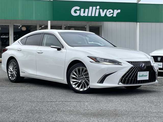 レクサス ＥＳ 300h バージョンL 千葉県 2022(令4)年 6.1万km ソニッククォーツ ムーンルーフ/ブラックレザーシート/純正12.3インチSDナビ/・CD/DVD/MSV/Bluetooth/フルセグTV/パノラミックビューカメラ/デジタルインナーミラー/デジタルアウターミラー/レクサスセーフティシステム＋/・レーダークルーズコントロール/・プリクラッシュセーフティ/・レーンキープアシスト/・オートマチックハイビーム/・ブラインドスポットモニター/・パーキングサポートアラート/全席シートヒーター/前席シートベンチレーション/前席パワーシート/前後コーナーセンサー/パワートランクリッド/AC100V1500W電源/LEDヘッドランプ/オートライト/純正18インチアルミホイール/ウッドコンビステアリング/ヘッドアップディスプレイ/ステアリングヒーター/パドルシフト/オットマン/左右独立オートエアコン/スマートエントリー/ビルトインETC2.0/社外前後ドライブレコーダー【DC-DR652】/サイド＆カーテンエアバッグ/電動リヤサンシェード