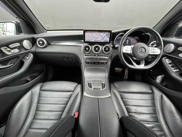 メルセデス・ベンツ ＧＬＣ２２０ d 4マチック AMGライン 道東・釧路十勝 2020(令2)年 6万km オブシディアンブラック ワンオーナー/レーダーセーフティーパッケージ/　・アクティブディスタンスアシストディストロニック/　・アクティブレーンキーピングアシスト/　・アクティブブラインドスポットアシスト/レザーエクスクルーシブパッケージ/　・ヘッドアップディスプレイ/　・Burmesterサウンド/　・シートベンチレーター(前席)/AMGライン/　・LEDヘッドライト/オートライト/　・アダプティブハイビームアシスト/パノラミックスライディングルーフ/純正メモリナビ/TV/BT/USB/黒革/シートヒーター(全席)/メモリ付きパワーシート(前席)/パワーバックドア/フットトランクオープナー/360°カメラ/エアサスペンション/純正ドライブレコーダー(前後)/ワイヤレス充電/パドルシフト/ETC2.0