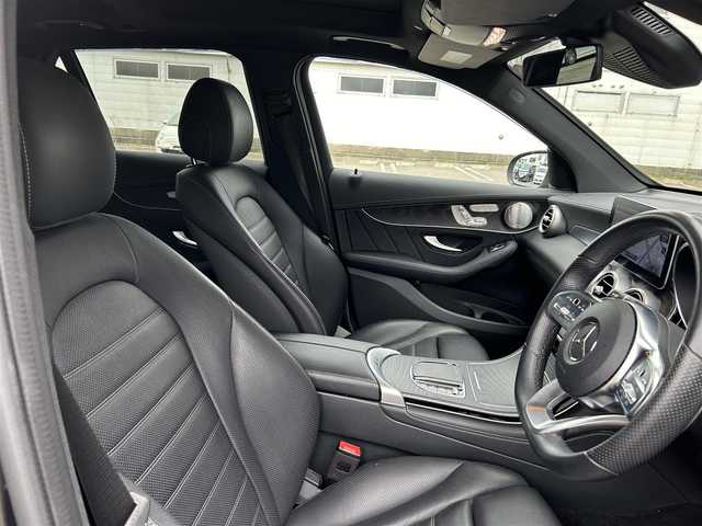 メルセデス・ベンツ ＧＬＣ２２０ d 4マチック AMGライン 道東・釧路十勝 2020(令2)年 6万km オブシディアンブラック ワンオーナー/レーダーセーフティーパッケージ/　・アクティブディスタンスアシストディストロニック/　・アクティブレーンキーピングアシスト/　・アクティブブラインドスポットアシスト/レザーエクスクルーシブパッケージ/　・ヘッドアップディスプレイ/　・Burmesterサウンド/　・シートベンチレーター(前席)/AMGライン/　・LEDヘッドライト/オートライト/　・アダプティブハイビームアシスト/パノラミックスライディングルーフ/純正メモリナビ/TV/BT/USB/黒革/シートヒーター(全席)/メモリ付きパワーシート(前席)/パワーバックドア/フットトランクオープナー/360°カメラ/エアサスペンション/純正ドライブレコーダー(前後)/ワイヤレス充電/パドルシフト/ETC2.0
