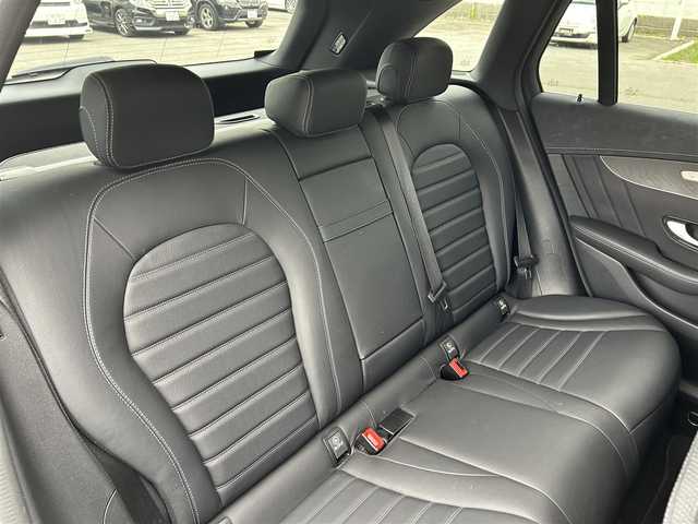 メルセデス・ベンツ ＧＬＣ２２０ d 4マチック AMGライン 道東・釧路十勝 2020(令2)年 6万km オブシディアンブラック ワンオーナー/レーダーセーフティーパッケージ/　・アクティブディスタンスアシストディストロニック/　・アクティブレーンキーピングアシスト/　・アクティブブラインドスポットアシスト/レザーエクスクルーシブパッケージ/　・ヘッドアップディスプレイ/　・Burmesterサウンド/　・シートベンチレーター(前席)/AMGライン/　・LEDヘッドライト/オートライト/　・アダプティブハイビームアシスト/パノラミックスライディングルーフ/純正メモリナビ/TV/BT/USB/黒革/シートヒーター(全席)/メモリ付きパワーシート(前席)/パワーバックドア/フットトランクオープナー/360°カメラ/エアサスペンション/純正ドライブレコーダー(前後)/ワイヤレス充電/パドルシフト/ETC2.0