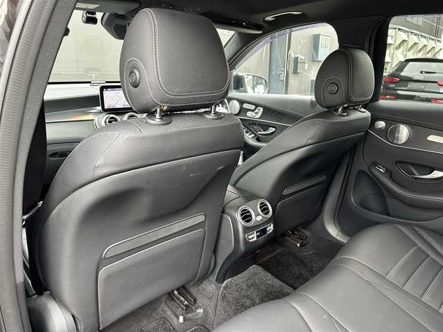 メルセデス・ベンツ ＧＬＣ２２０ d 4マチック AMGライン 道東・釧路十勝 2020(令2)年 6万km オブシディアンブラック ワンオーナー/レーダーセーフティーパッケージ/　・アクティブディスタンスアシストディストロニック/　・アクティブレーンキーピングアシスト/　・アクティブブラインドスポットアシスト/レザーエクスクルーシブパッケージ/　・ヘッドアップディスプレイ/　・Burmesterサウンド/　・シートベンチレーター(前席)/AMGライン/　・LEDヘッドライト/オートライト/　・アダプティブハイビームアシスト/パノラミックスライディングルーフ/純正メモリナビ/TV/BT/USB/黒革/シートヒーター(全席)/メモリ付きパワーシート(前席)/パワーバックドア/フットトランクオープナー/360°カメラ/エアサスペンション/純正ドライブレコーダー(前後)/ワイヤレス充電/パドルシフト/ETC2.0