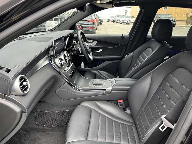 メルセデス・ベンツ ＧＬＣ２２０ d 4マチック AMGライン 道東・釧路十勝 2020(令2)年 6万km オブシディアンブラック ワンオーナー/レーダーセーフティーパッケージ/　・アクティブディスタンスアシストディストロニック/　・アクティブレーンキーピングアシスト/　・アクティブブラインドスポットアシスト/レザーエクスクルーシブパッケージ/　・ヘッドアップディスプレイ/　・Burmesterサウンド/　・シートベンチレーター(前席)/AMGライン/　・LEDヘッドライト/オートライト/　・アダプティブハイビームアシスト/パノラミックスライディングルーフ/純正メモリナビ/TV/BT/USB/黒革/シートヒーター(全席)/メモリ付きパワーシート(前席)/パワーバックドア/フットトランクオープナー/360°カメラ/エアサスペンション/純正ドライブレコーダー(前後)/ワイヤレス充電/パドルシフト/ETC2.0