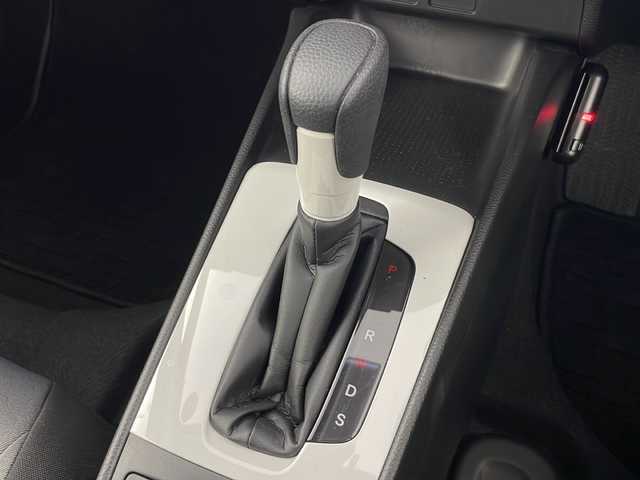 ホンダ フィット ベーシック 道央・札幌 2023(令5)年 1.5万km プラチナホワイトパール ・４WD/ホンダセンシング/・レーダークルーズコントロール/・衝突被害軽減ブレーキ/・レーンキープアシスト/・社外ナビ/・Bluetooth/USB/・バックカメラ/・フロントワイパーデアイサー/・オートライト/・スマートキー/プッシュスタート/・横滑り防止装置/盗難防止装置/・ABS/・ETC