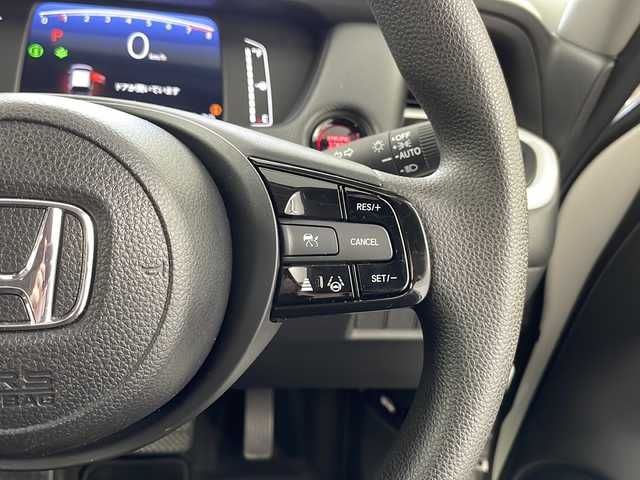 ホンダ フィット ベーシック 道央・札幌 2023(令5)年 1.5万km プラチナホワイトパール ・４WD/ホンダセンシング/・レーダークルーズコントロール/・衝突被害軽減ブレーキ/・レーンキープアシスト/・社外ナビ/・Bluetooth/USB/・バックカメラ/・フロントワイパーデアイサー/・オートライト/・スマートキー/プッシュスタート/・横滑り防止装置/盗難防止装置/・ABS/・ETC