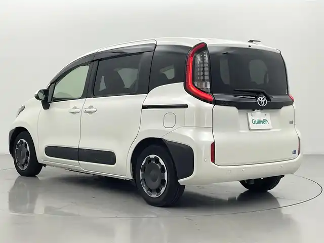 トヨタ シエンタ ハイブリッド Z 熊本県 2022(令4)年 1.7万km ホワイトパールクリスタルシャイン 純正ディスプレイオーディオ　/全周囲カメラ　/両側パワースライドドア　/前後クリアランスソナー　/トヨタセーフティーセンス/・プリクラッシュセーフティ/・レーンディパーチャーアラート/・レーダークルーズコントロール/・レーントレーシングアシスト/・ロードサインアシスト/・ドライバー異常対応システム/・プロアクティブドライビングアシスト/・発進遅れ告知機能/・ブラインドスポットモニター/横滑り防止/100V充電/社外フロアマット/オートライト/オートマチックハイビーム/LEDヘッドライト/スマートキー/プッシュスタート/スペアキー1本