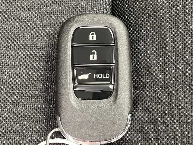 ホンダ ヴェゼル ハイブリッド e:HEV Z 千葉県 2025(令7)年 0.1千km プラチナホワイトパール ブラインドスポットモニター/レーダークルーズコントロール/レーンキープアシスト/コーナーセンサー前後/衝突軽減ブレーキ/純正メモリナビ/　AppleCareplay/AndroidAuto/　Bluetooth/フルセグTV/バックカメラ/ビルトインETC2.0/ワイヤレス充電/パドルシフト/電動リアゲート/ハーフレザーシート/シートヒーター（D/N席）/LEDヘッドライト/オートライト/純正18インチアルミホイール