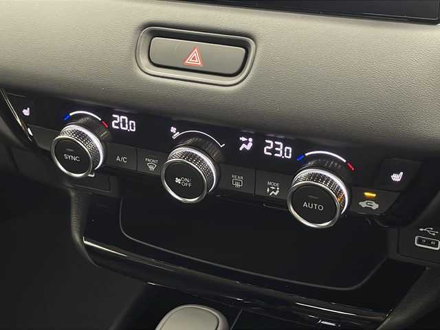 ホンダ ヴェゼル ハイブリッド e:HEV Z 千葉県 2025(令7)年 0.1千km プラチナホワイトパール ブラインドスポットモニター/レーダークルーズコントロール/レーンキープアシスト/コーナーセンサー前後/衝突軽減ブレーキ/純正メモリナビ/　AppleCareplay/AndroidAuto/　Bluetooth/フルセグTV/バックカメラ/ビルトインETC2.0/ワイヤレス充電/パドルシフト/電動リアゲート/ハーフレザーシート/シートヒーター（D/N席）/LEDヘッドライト/オートライト/純正18インチアルミホイール