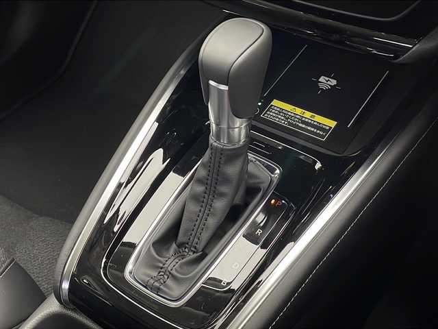 ホンダ ヴェゼル ハイブリッド e:HEV Z 千葉県 2025(令7)年 0.1千km プラチナホワイトパール ブラインドスポットモニター/レーダークルーズコントロール/レーンキープアシスト/コーナーセンサー前後/衝突軽減ブレーキ/純正メモリナビ/　AppleCareplay/AndroidAuto/　Bluetooth/フルセグTV/バックカメラ/ビルトインETC2.0/ワイヤレス充電/パドルシフト/電動リアゲート/ハーフレザーシート/シートヒーター（D/N席）/LEDヘッドライト/オートライト/純正18インチアルミホイール