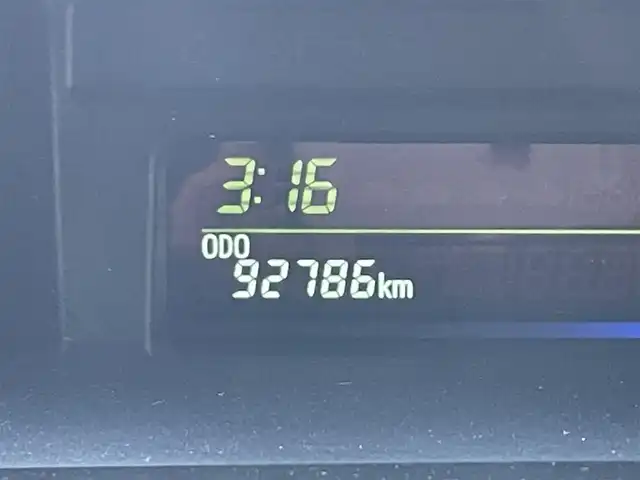 トヨタ プリウス α G チューンブラック 兵庫県 2014(平26)年 9.3万km シルバーM (株)IDOMが運営する【じしゃロン神戸名谷店】の自社ローン専用車両になりますこちらは現金またはオートローンご利用時の価格です。自社ローンご希望の方は別途その旨お申付け下さい。純正ディーラーナビ(AM/FM/CD/DVD/BT/フルセグ)/クルーズコントロール/バックカメラ/ステアリングリモコン/ヘッドライトウォッシャー/HIDヘッドライト/電動格納ミラー/純正フロアマット/ドアバイザー/ETC/プッシュスタート