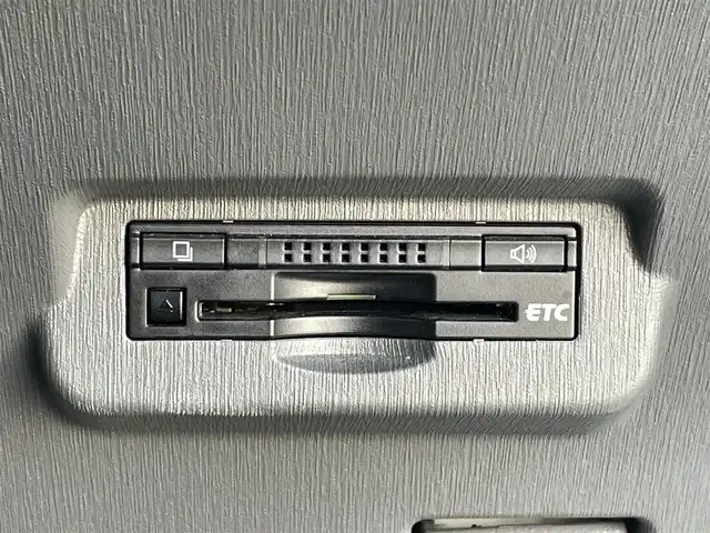 トヨタ プリウス α G チューンブラック 兵庫県 2014(平26)年 9.3万km シルバーM (株)IDOMが運営する【じしゃロン神戸名谷店】の自社ローン専用車両になりますこちらは現金またはオートローンご利用時の価格です。自社ローンご希望の方は別途その旨お申付け下さい。純正ディーラーナビ(AM/FM/CD/DVD/BT/フルセグ)/クルーズコントロール/バックカメラ/ステアリングリモコン/ヘッドライトウォッシャー/HIDヘッドライト/電動格納ミラー/純正フロアマット/ドアバイザー/ETC/プッシュスタート