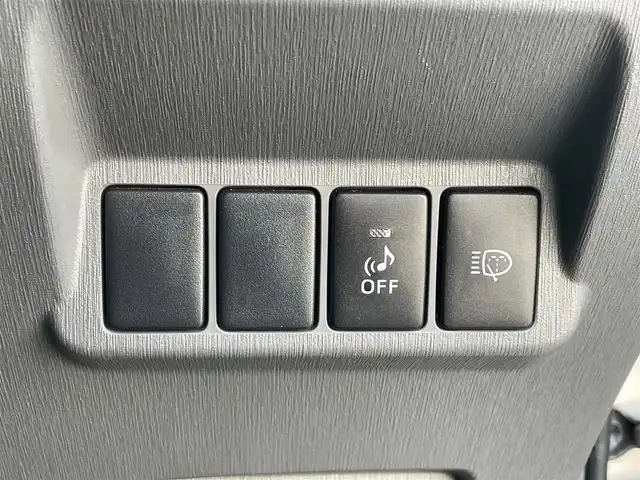 トヨタ プリウス α G チューンブラック 兵庫県 2014(平26)年 9.3万km シルバーM (株)IDOMが運営する【じしゃロン神戸名谷店】の自社ローン専用車両になりますこちらは現金またはオートローンご利用時の価格です。自社ローンご希望の方は別途その旨お申付け下さい。純正ディーラーナビ(AM/FM/CD/DVD/BT/フルセグ)/クルーズコントロール/バックカメラ/ステアリングリモコン/ヘッドライトウォッシャー/HIDヘッドライト/電動格納ミラー/純正フロアマット/ドアバイザー/ETC/プッシュスタート