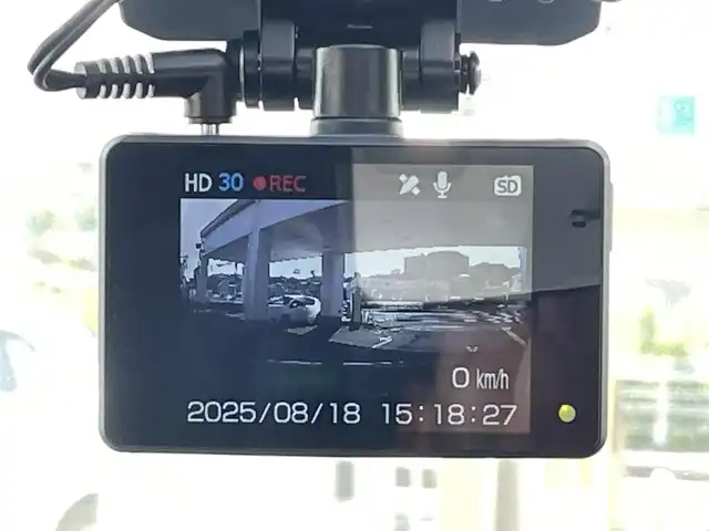 トヨタ プリウス α G チューンブラック 兵庫県 2014(平26)年 9.3万km シルバーM (株)IDOMが運営する【じしゃロン神戸名谷店】の自社ローン専用車両になりますこちらは現金またはオートローンご利用時の価格です。自社ローンご希望の方は別途その旨お申付け下さい。純正ディーラーナビ(AM/FM/CD/DVD/BT/フルセグ)/クルーズコントロール/バックカメラ/ステアリングリモコン/ヘッドライトウォッシャー/HIDヘッドライト/電動格納ミラー/純正フロアマット/ドアバイザー/ETC/プッシュスタート