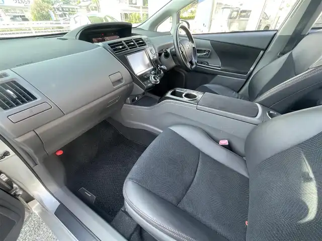 トヨタ プリウス α G チューンブラック 兵庫県 2014(平26)年 9.3万km シルバーM (株)IDOMが運営する【じしゃロン神戸名谷店】の自社ローン専用車両になりますこちらは現金またはオートローンご利用時の価格です。自社ローンご希望の方は別途その旨お申付け下さい。純正ディーラーナビ(AM/FM/CD/DVD/BT/フルセグ)/クルーズコントロール/バックカメラ/ステアリングリモコン/ヘッドライトウォッシャー/HIDヘッドライト/電動格納ミラー/純正フロアマット/ドアバイザー/ETC/プッシュスタート