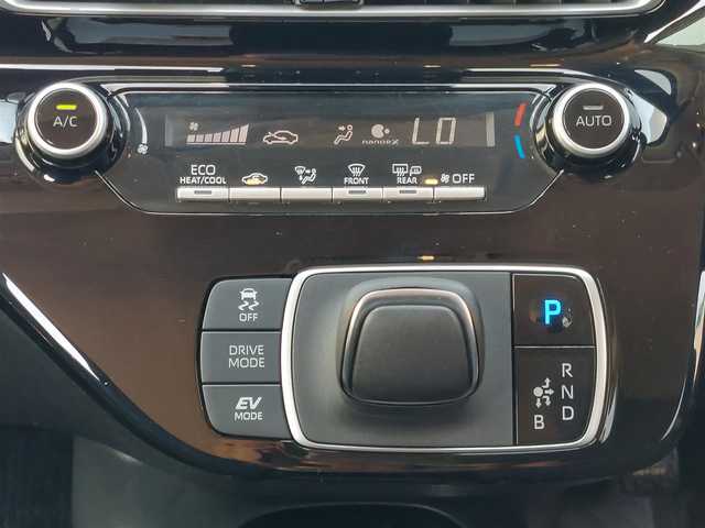 トヨタ アクア G 東京都 2021(令3)年 2.7万km クリアベージュメタリック 純正ディスプレイオーディオ/パノラミックビューモニター/フルセグ/ビルトインETC/AC100V/コーナーセンサー/スマートキー/トヨタセーフティセンス/プリクラッシュセーフティ/レーントレーシングアシスト/レーダークルーズコントロール/オートマチックハイビーム/ブラインドスポットモニター