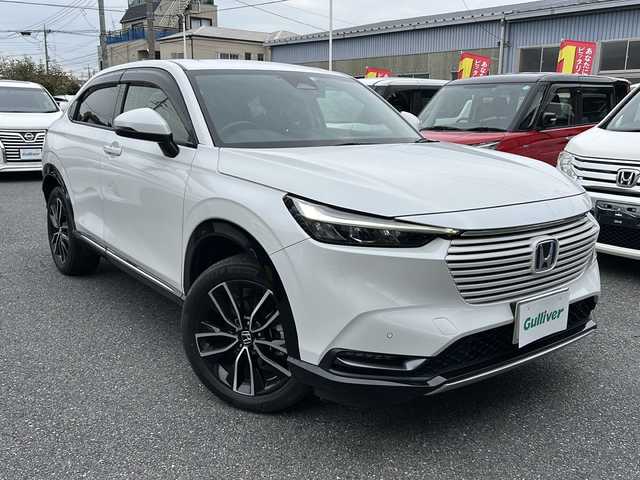 ホンダ ヴェゼル ハイブリッド e:HEV Z 埼玉県 2022(令4)年 3.3万km プラチナホワイトパール ワンオーナー/運転席エアバッグ	/助手席エアバッグ	/サイドエアバッグ	/ABS(アンチロックブレーキ)/トラクションコントロール	/前席シートベルトプリテンショナー	/前席シートベルトフォースリミッター/後席３点式シートベルト	/ブレーキアシスト	/衝突安全ボディー	採用/EBD（電子制動力配分装置）	/盗難防止システム	/その他安全装備	VSA(ABS+TCS+横すべり抑制) ヒルディセントコントロール/エアコン	フルオート/パワーウィンドウ	/集中ドアロック	/ステアリングテレスコピック機構	/ステアリングチルト機構	/クルーズコントロール	/本革巻きステアリング	/アルミホイール	18インチ標準/分割可倒式リアシート	分割式/UVカットガラス	/プライバシーガラス
