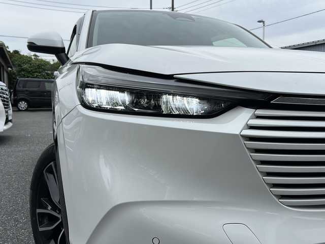 ホンダ ヴェゼル ハイブリッド e:HEV Z 埼玉県 2022(令4)年 3.3万km プラチナホワイトパール ワンオーナー/運転席エアバッグ	/助手席エアバッグ	/サイドエアバッグ	/ABS(アンチロックブレーキ)/トラクションコントロール	/前席シートベルトプリテンショナー	/前席シートベルトフォースリミッター/後席３点式シートベルト	/ブレーキアシスト	/衝突安全ボディー	採用/EBD（電子制動力配分装置）	/盗難防止システム	/その他安全装備	VSA(ABS+TCS+横すべり抑制) ヒルディセントコントロール/エアコン	フルオート/パワーウィンドウ	/集中ドアロック	/ステアリングテレスコピック機構	/ステアリングチルト機構	/クルーズコントロール	/本革巻きステアリング	/アルミホイール	18インチ標準/分割可倒式リアシート	分割式/UVカットガラス	/プライバシーガラス