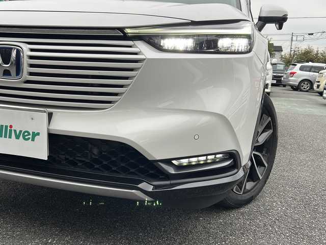 ホンダ ヴェゼル ハイブリッド e:HEV Z 埼玉県 2022(令4)年 3.3万km プラチナホワイトパール ワンオーナー/運転席エアバッグ	/助手席エアバッグ	/サイドエアバッグ	/ABS(アンチロックブレーキ)/トラクションコントロール	/前席シートベルトプリテンショナー	/前席シートベルトフォースリミッター/後席３点式シートベルト	/ブレーキアシスト	/衝突安全ボディー	採用/EBD（電子制動力配分装置）	/盗難防止システム	/その他安全装備	VSA(ABS+TCS+横すべり抑制) ヒルディセントコントロール/エアコン	フルオート/パワーウィンドウ	/集中ドアロック	/ステアリングテレスコピック機構	/ステアリングチルト機構	/クルーズコントロール	/本革巻きステアリング	/アルミホイール	18インチ標準/分割可倒式リアシート	分割式/UVカットガラス	/プライバシーガラス