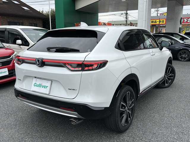 ホンダ ヴェゼル ハイブリッド e:HEV Z 埼玉県 2022(令4)年 3.3万km プラチナホワイトパール ワンオーナー/運転席エアバッグ	/助手席エアバッグ	/サイドエアバッグ	/ABS(アンチロックブレーキ)/トラクションコントロール	/前席シートベルトプリテンショナー	/前席シートベルトフォースリミッター/後席３点式シートベルト	/ブレーキアシスト	/衝突安全ボディー	採用/EBD（電子制動力配分装置）	/盗難防止システム	/その他安全装備	VSA(ABS+TCS+横すべり抑制) ヒルディセントコントロール/エアコン	フルオート/パワーウィンドウ	/集中ドアロック	/ステアリングテレスコピック機構	/ステアリングチルト機構	/クルーズコントロール	/本革巻きステアリング	/アルミホイール	18インチ標準/分割可倒式リアシート	分割式/UVカットガラス	/プライバシーガラス