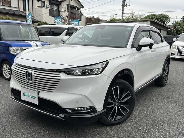 ホンダ ヴェゼル ハイブリッド e:HEV Z 埼玉県 2022(令4)年 3.3万km プラチナホワイトパール ワンオーナー/運転席エアバッグ	/助手席エアバッグ	/サイドエアバッグ	/ABS(アンチロックブレーキ)/トラクションコントロール	/前席シートベルトプリテンショナー	/前席シートベルトフォースリミッター/後席３点式シートベルト	/ブレーキアシスト	/衝突安全ボディー	採用/EBD（電子制動力配分装置）	/盗難防止システム	/その他安全装備	VSA(ABS+TCS+横すべり抑制) ヒルディセントコントロール/エアコン	フルオート/パワーウィンドウ	/集中ドアロック	/ステアリングテレスコピック機構	/ステアリングチルト機構	/クルーズコントロール	/本革巻きステアリング	/アルミホイール	18インチ標準/分割可倒式リアシート	分割式/UVカットガラス	/プライバシーガラス