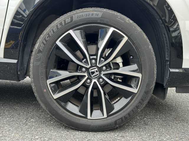 ホンダ ヴェゼル ハイブリッド e:HEV Z 埼玉県 2022(令4)年 3.3万km プラチナホワイトパール ワンオーナー/運転席エアバッグ	/助手席エアバッグ	/サイドエアバッグ	/ABS(アンチロックブレーキ)/トラクションコントロール	/前席シートベルトプリテンショナー	/前席シートベルトフォースリミッター/後席３点式シートベルト	/ブレーキアシスト	/衝突安全ボディー	採用/EBD（電子制動力配分装置）	/盗難防止システム	/その他安全装備	VSA(ABS+TCS+横すべり抑制) ヒルディセントコントロール/エアコン	フルオート/パワーウィンドウ	/集中ドアロック	/ステアリングテレスコピック機構	/ステアリングチルト機構	/クルーズコントロール	/本革巻きステアリング	/アルミホイール	18インチ標準/分割可倒式リアシート	分割式/UVカットガラス	/プライバシーガラス