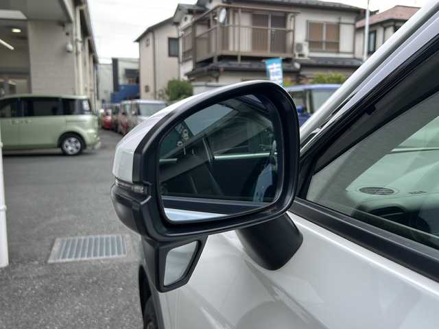 ホンダ ヴェゼル ハイブリッド e:HEV Z 埼玉県 2022(令4)年 3.3万km プラチナホワイトパール ワンオーナー/運転席エアバッグ	/助手席エアバッグ	/サイドエアバッグ	/ABS(アンチロックブレーキ)/トラクションコントロール	/前席シートベルトプリテンショナー	/前席シートベルトフォースリミッター/後席３点式シートベルト	/ブレーキアシスト	/衝突安全ボディー	採用/EBD（電子制動力配分装置）	/盗難防止システム	/その他安全装備	VSA(ABS+TCS+横すべり抑制) ヒルディセントコントロール/エアコン	フルオート/パワーウィンドウ	/集中ドアロック	/ステアリングテレスコピック機構	/ステアリングチルト機構	/クルーズコントロール	/本革巻きステアリング	/アルミホイール	18インチ標準/分割可倒式リアシート	分割式/UVカットガラス	/プライバシーガラス