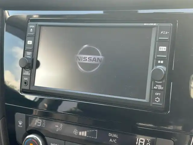 日産 エクストレイル 20X 大阪府 2017(平29)年 2.1万km ブリリアントホワイトパール 純正ナビ　/   フルセグTV/CD/DVD/Bluetooth　/バックモニター　/衝突軽減ブレーキ　/クリアランスソナー/アイドリングストップ/電動リアゲート　/前方ドライブレコーダー/オートマチックハイビーム/純正18インチアルミホイール　/純正フロアマット　/プッシュスタート　/スマートキー　/ビルトインＥＴＣ/禁煙車