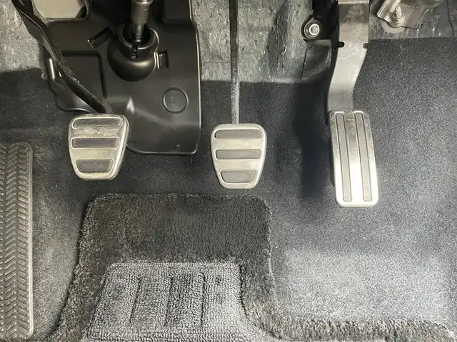 ホンダ シビック EX 静岡県 2023(令5)年 0.5万km プラチナホワイトパール HondaSENSING/HondaCONNECTディスプレー/　AM FM Bluetooth スマホ連携/バックカメラ/アダプティブクルーズコントロール/ブラインドスポットモニタリング/前後クリアランスソナー/前席シートヒーター/前席パワーシート/電動パーキングブレーキ/オートブレーキホールド/6速MT/リアウイング/ワイヤレス充電/USBジャック/スマートキー×2本/ETC2.0/BOSEプレミアムサウンド