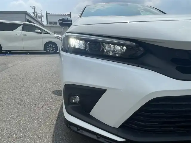 ホンダ シビック EX 静岡県 2023(令5)年 0.5万km プラチナホワイトパール HondaSENSING/HondaCONNECTディスプレー/　AM FM Bluetooth スマホ連携/バックカメラ/アダプティブクルーズコントロール/ブラインドスポットモニタリング/前後クリアランスソナー/前席シートヒーター/前席パワーシート/電動パーキングブレーキ/オートブレーキホールド/6速MT/リアウイング/ワイヤレス充電/USBジャック/スマートキー×2本/ETC2.0/BOSEプレミアムサウンド