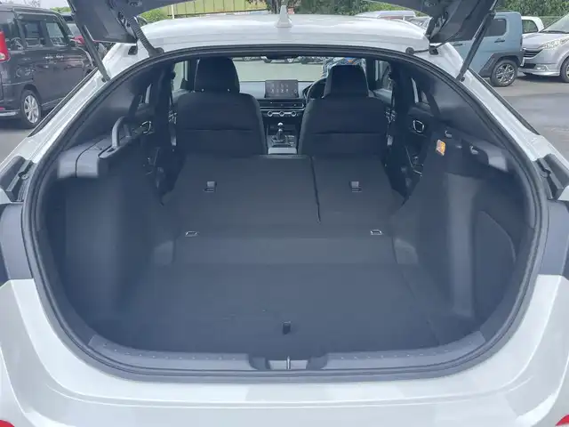 ホンダ シビック EX 静岡県 2023(令5)年 0.5万km プラチナホワイトパール HondaSENSING/HondaCONNECTディスプレー/　AM FM Bluetooth スマホ連携/バックカメラ/アダプティブクルーズコントロール/ブラインドスポットモニタリング/前後クリアランスソナー/前席シートヒーター/前席パワーシート/電動パーキングブレーキ/オートブレーキホールド/6速MT/リアウイング/ワイヤレス充電/USBジャック/スマートキー×2本/ETC2.0/BOSEプレミアムサウンド