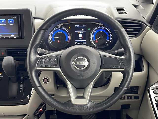 日産 ルークス X 秋田県 2024(令6)年 1.1万km ブラック 4WD/社外ナビ　/アラウンドビューモニター　/片側パワースライドドア　/エマージェンシーブレーキ　/横滑り防止装置　/アイドリングストップ　/前席シートヒーター　/ＬＥＤヘッドライト　/ＥＴＣ　/社外フロアマット　/ＵＳＢポート/前後コーナーセンサー/ウィンカーミラー/電動格納ミラー/革巻きステアリング/オートライト/ステアリングリモコン/スマートキー