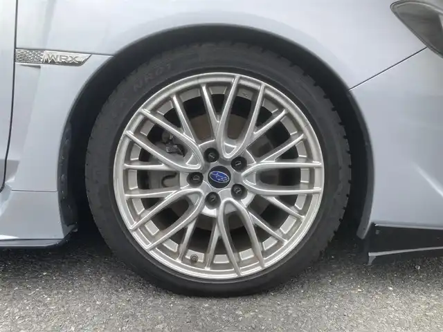 スバル ＷＲＸ Ｓ４ 2．0GT‐S アイサイト 埼玉県 2016(平28)年 12.6万km アイスシルバーメタリック (株)IDOMが運営する【じしゃロン鳩ヶ谷店】の自社ローン専用車両になりますこちらは現金またはオートローンご利用時の価格です。自社ローンご希望の方は別途その旨お申付け下さい/4WD／ターボ/純正メモリナビ/純正フルセグテレビ/バックカメラ/サイド/レーダークルーズコントロール/プッシュスタート/パドルシフト/ETC/純正LEDヘッドライト/ハーフレザーシート/前席パワーシート/純正18インチAW/スマートキー-スペア1本/前後ドライブレコーダー/フロント/サイド/リアスポイラー