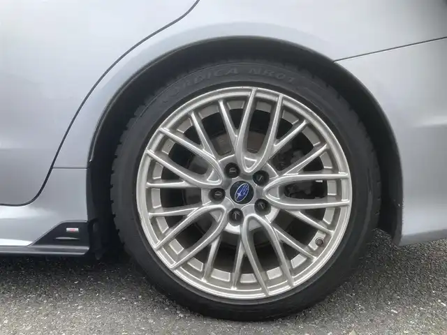 スバル ＷＲＸ Ｓ４ 2．0GT‐S アイサイト 埼玉県 2016(平28)年 12.6万km アイスシルバーメタリック (株)IDOMが運営する【じしゃロン鳩ヶ谷店】の自社ローン専用車両になりますこちらは現金またはオートローンご利用時の価格です。自社ローンご希望の方は別途その旨お申付け下さい/4WD／ターボ/純正メモリナビ/純正フルセグテレビ/バックカメラ/サイド/レーダークルーズコントロール/プッシュスタート/パドルシフト/ETC/純正LEDヘッドライト/ハーフレザーシート/前席パワーシート/純正18インチAW/スマートキー-スペア1本/前後ドライブレコーダー/フロント/サイド/リアスポイラー