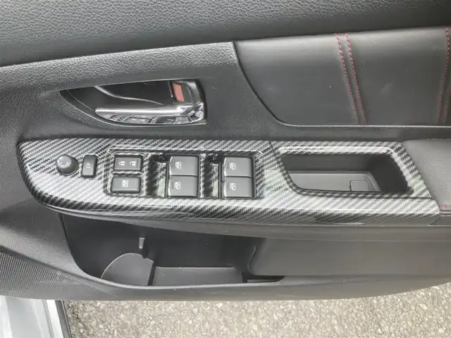 スバル ＷＲＸ Ｓ４ 2．0GT‐S アイサイト 埼玉県 2016(平28)年 12.6万km アイスシルバーメタリック (株)IDOMが運営する【じしゃロン鳩ヶ谷店】の自社ローン専用車両になりますこちらは現金またはオートローンご利用時の価格です。自社ローンご希望の方は別途その旨お申付け下さい/4WD／ターボ/純正メモリナビ/純正フルセグテレビ/バックカメラ/サイド/レーダークルーズコントロール/プッシュスタート/パドルシフト/ETC/純正LEDヘッドライト/ハーフレザーシート/前席パワーシート/純正18インチAW/スマートキー-スペア1本/前後ドライブレコーダー/フロント/サイド/リアスポイラー