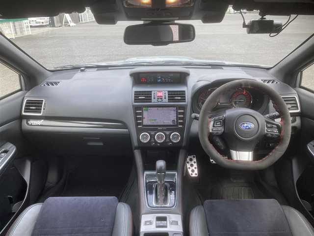 スバル ＷＲＸ Ｓ４ 2．0GT‐S アイサイト 千葉県 2016(平28)年 12.6万km アイスシルバーメタリック (株)IDOMが運営する【じしゃロン鳩ヶ谷店】の自社ローン専用車両になりますこちらは現金またはオートローンご利用時の価格です。自社ローンご希望の方は別途その旨お申付け下さい/4WD／ターボ/純正メモリナビ/純正フルセグテレビ/バックカメラ/サイド/レーダークルーズコントロール/プッシュスタート/パドルシフト/ETC/純正LEDヘッドライト/ハーフレザーシート/前席パワーシート/純正18インチAW/スマートキー-スペア1本/前後ドライブレコーダー/フロント/サイド/リアスポイラー