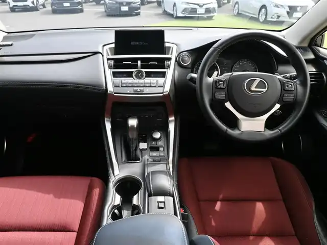 レクサス ＮＸ 200t 千葉県 2014(平26)年 6万km ソニックチタニウム Lexus Safety System+/・プリクラッシュセーフティ/・レーンディパーチャーアラート/・オートハイビーム/・レーダークルーズコントロール/パワーバックドア/前席パワーシート/ハーフレザーシート/純正SDナビ/地デジTV/【DVD/CD再生機能　Bluetooth接続】/サイド/バックカメラ/ドライブレコーダー（前後撮影）/革巻きステアリング/ステアリングスイッチ/パドルシフト/ETC/LEDヘッドライト/フォグライト/ウインカーミラー/純正17インチアルミホイル/サイド/カーテンエアバッグ/スマートキー