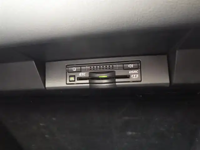 レクサス ＮＸ 200t 千葉県 2014(平26)年 6万km ソニックチタニウム Lexus Safety System+/・プリクラッシュセーフティ/・レーンディパーチャーアラート/・オートハイビーム/・レーダークルーズコントロール/パワーバックドア/前席パワーシート/ハーフレザーシート/純正SDナビ/地デジTV/【DVD/CD再生機能　Bluetooth接続】/サイド/バックカメラ/ドライブレコーダー（前後撮影）/革巻きステアリング/ステアリングスイッチ/パドルシフト/ETC/LEDヘッドライト/フォグライト/ウインカーミラー/純正17インチアルミホイル/サイド/カーテンエアバッグ/スマートキー