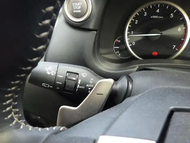 レクサス ＮＸ 200t 千葉県 2014(平26)年 6万km ソニックチタニウム Lexus Safety System+/・プリクラッシュセーフティ/・レーンディパーチャーアラート/・オートハイビーム/・レーダークルーズコントロール/パワーバックドア/前席パワーシート/ハーフレザーシート/純正SDナビ/地デジTV/【DVD/CD再生機能　Bluetooth接続】/サイド/バックカメラ/ドライブレコーダー（前後撮影）/革巻きステアリング/ステアリングスイッチ/パドルシフト/ETC/LEDヘッドライト/フォグライト/ウインカーミラー/純正17インチアルミホイル/サイド/カーテンエアバッグ/スマートキー