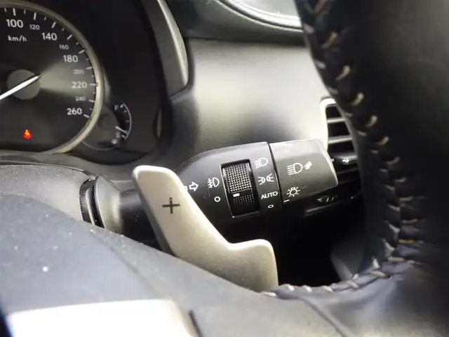 レクサス ＮＸ 200t 千葉県 2014(平26)年 6万km ソニックチタニウム Lexus Safety System+/・プリクラッシュセーフティ/・レーンディパーチャーアラート/・オートハイビーム/・レーダークルーズコントロール/パワーバックドア/前席パワーシート/ハーフレザーシート/純正SDナビ/地デジTV/【DVD/CD再生機能　Bluetooth接続】/サイド/バックカメラ/ドライブレコーダー（前後撮影）/革巻きステアリング/ステアリングスイッチ/パドルシフト/ETC/LEDヘッドライト/フォグライト/ウインカーミラー/純正17インチアルミホイル/サイド/カーテンエアバッグ/スマートキー