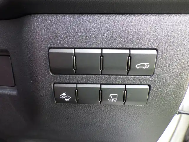 レクサス ＮＸ 200t 千葉県 2014(平26)年 6万km ソニックチタニウム Lexus Safety System+/・プリクラッシュセーフティ/・レーンディパーチャーアラート/・オートハイビーム/・レーダークルーズコントロール/パワーバックドア/前席パワーシート/ハーフレザーシート/純正SDナビ/地デジTV/【DVD/CD再生機能　Bluetooth接続】/サイド/バックカメラ/ドライブレコーダー（前後撮影）/革巻きステアリング/ステアリングスイッチ/パドルシフト/ETC/LEDヘッドライト/フォグライト/ウインカーミラー/純正17インチアルミホイル/サイド/カーテンエアバッグ/スマートキー