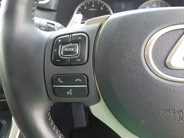 レクサス ＮＸ 200t 千葉県 2014(平26)年 6万km ソニックチタニウム Lexus Safety System+/・プリクラッシュセーフティ/・レーンディパーチャーアラート/・オートハイビーム/・レーダークルーズコントロール/パワーバックドア/前席パワーシート/ハーフレザーシート/純正SDナビ/地デジTV/【DVD/CD再生機能　Bluetooth接続】/サイド/バックカメラ/ドライブレコーダー（前後撮影）/革巻きステアリング/ステアリングスイッチ/パドルシフト/ETC/LEDヘッドライト/フォグライト/ウインカーミラー/純正17インチアルミホイル/サイド/カーテンエアバッグ/スマートキー