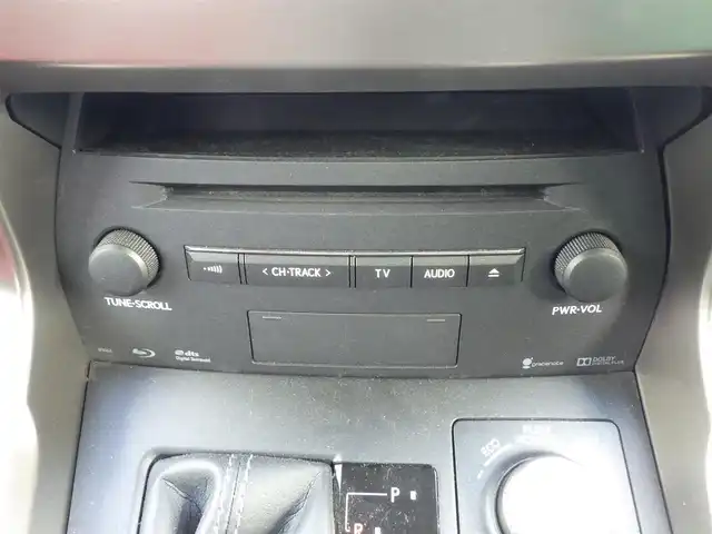 レクサス ＮＸ 200t 千葉県 2014(平26)年 6万km ソニックチタニウム Lexus Safety System+/・プリクラッシュセーフティ/・レーンディパーチャーアラート/・オートハイビーム/・レーダークルーズコントロール/パワーバックドア/前席パワーシート/ハーフレザーシート/純正SDナビ/地デジTV/【DVD/CD再生機能　Bluetooth接続】/サイド/バックカメラ/ドライブレコーダー（前後撮影）/革巻きステアリング/ステアリングスイッチ/パドルシフト/ETC/LEDヘッドライト/フォグライト/ウインカーミラー/純正17インチアルミホイル/サイド/カーテンエアバッグ/スマートキー